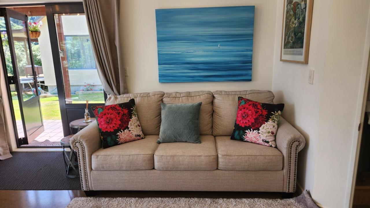 Boutique Art Retreat Hotel อัปเปอร์ฮัทท์ ภายนอก รูปภาพ